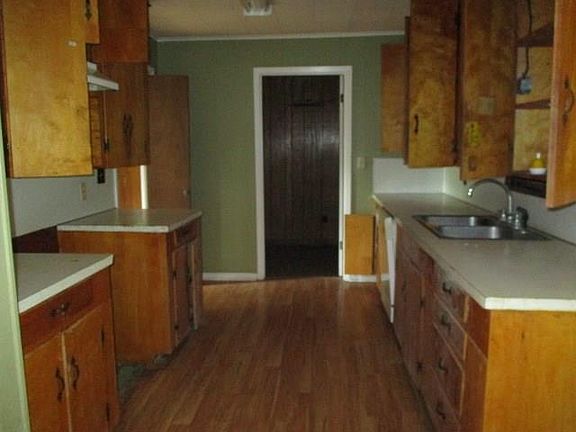 5th image of 1660 West Ave