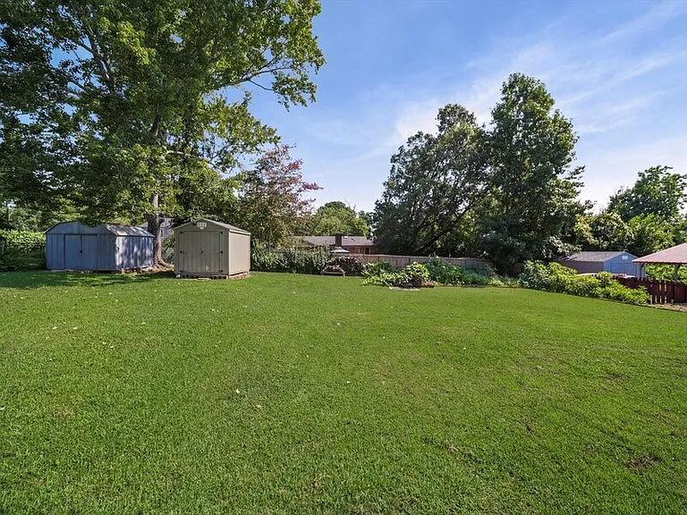 335 Meadowdale Ln — Photo 40
