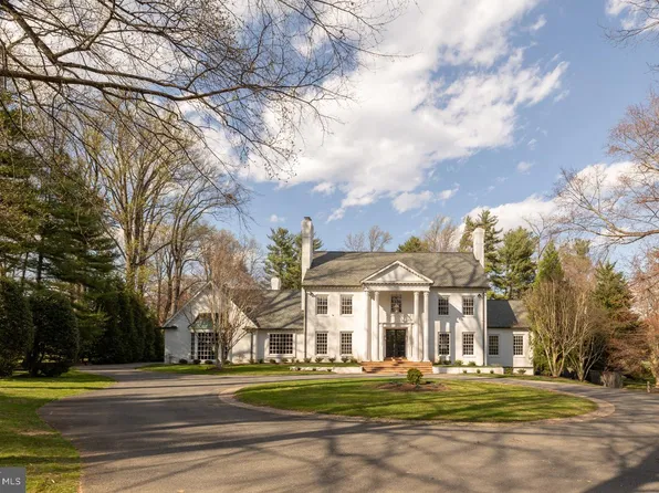 8723 Persimmon Tree Rd, Potomac, MD 20854