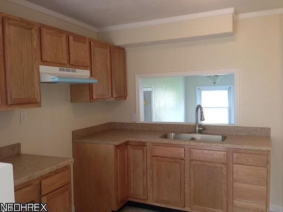 3rd image of 1387 Deermont Ave