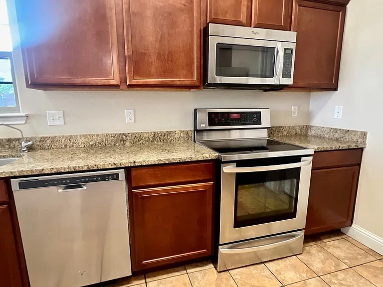 303 Koufax Ct — Photo 7