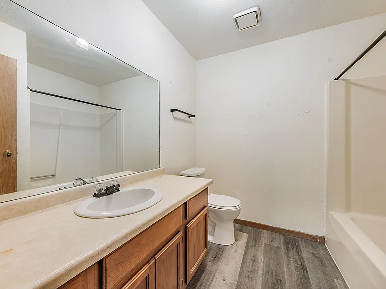 Parkway West Apartment Homes — Photo 29