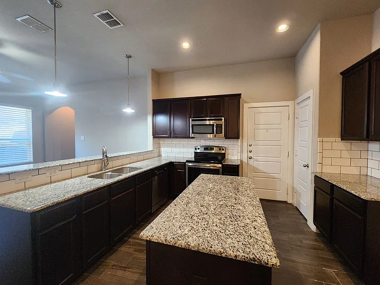 1143 Creekside Orch — Photo 7