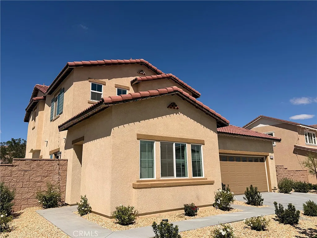 4 bed, 3.5 bath, 2617 sqft, $4,100 — Photo 3