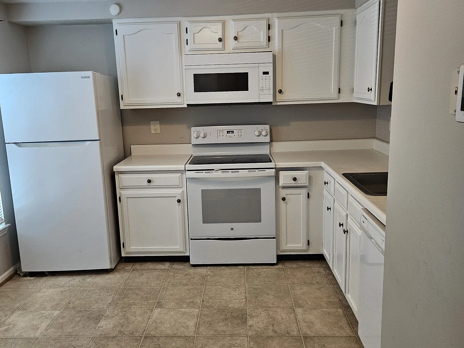 3 bed, 1138 sqft, $2,750 — Photo 2