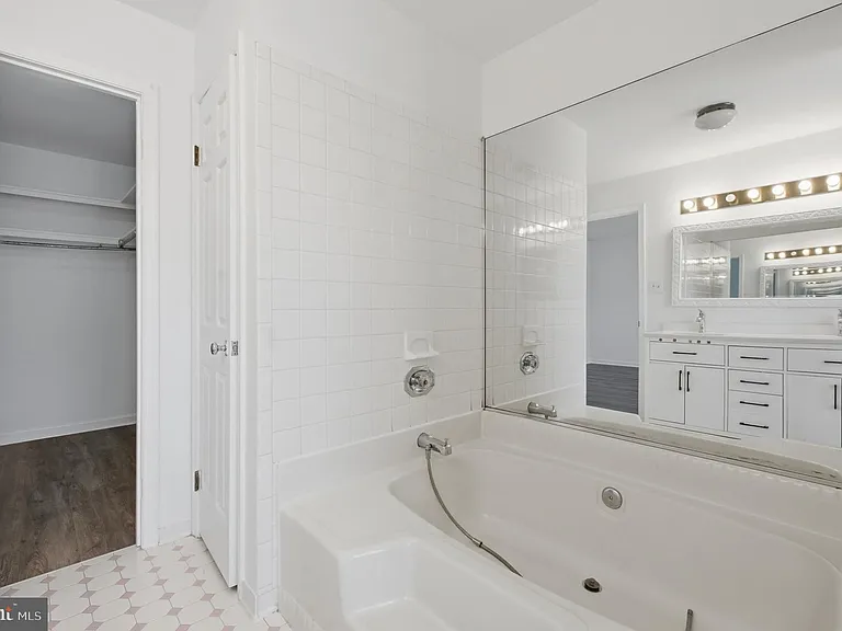 46601 Carriage Ct — Photo 32