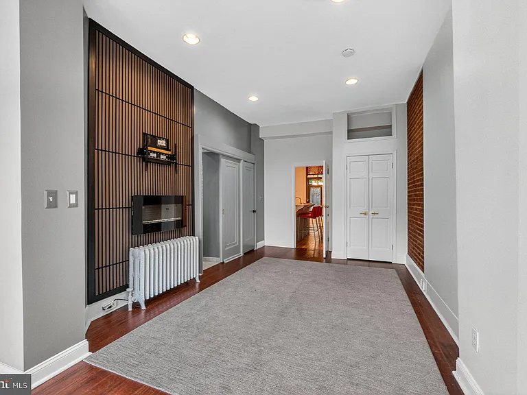 19 R St NW #B — Photo 16
