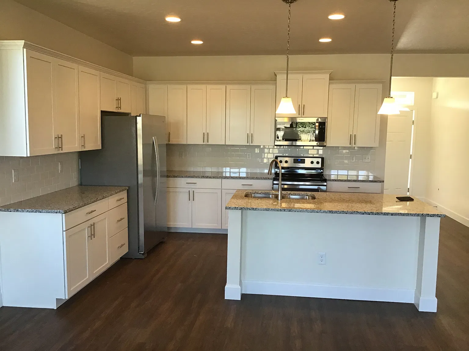 3 bed, 2.0 bath, 1610 sqft, $2,765 — Photo 3