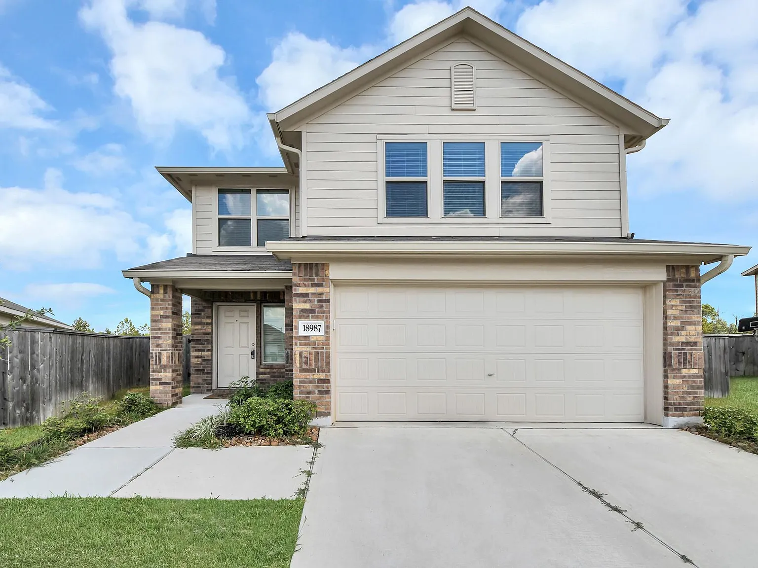 4 bed, 2.5 bath, 2229 sqft, $2,150 — Photo 1
