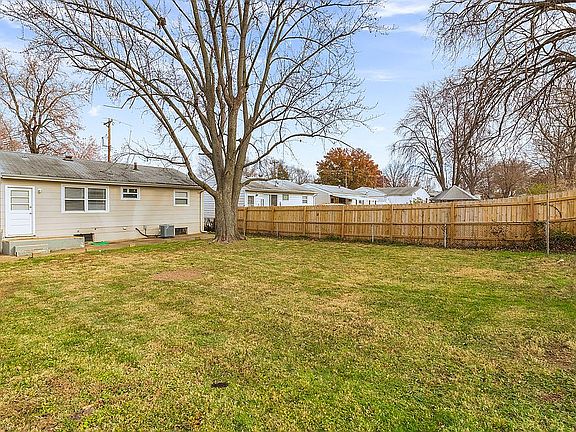 5th image of 142 Floralea Pl