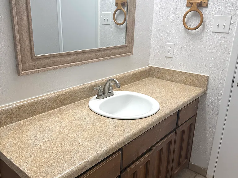 1012 Poplar St — Photo 7