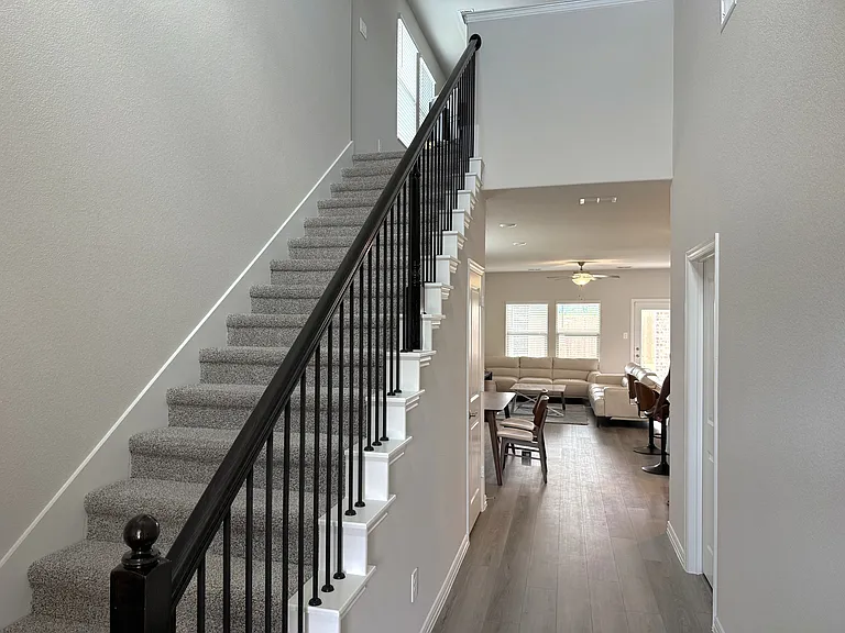 212 Travine Dr — Photo 3