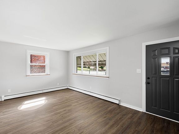 3rd image of 826 Miller Ave