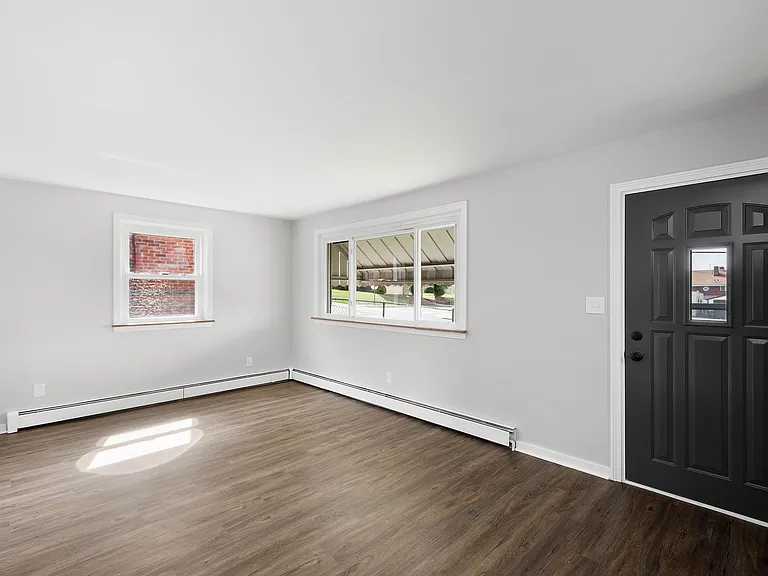 826 Miller Ave — Photo 3