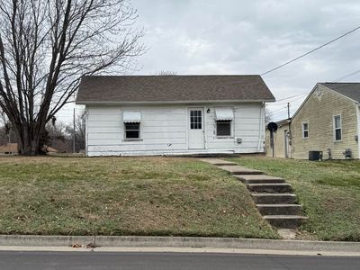 1250 S Sharp Ave, Marshall, MO, 65340