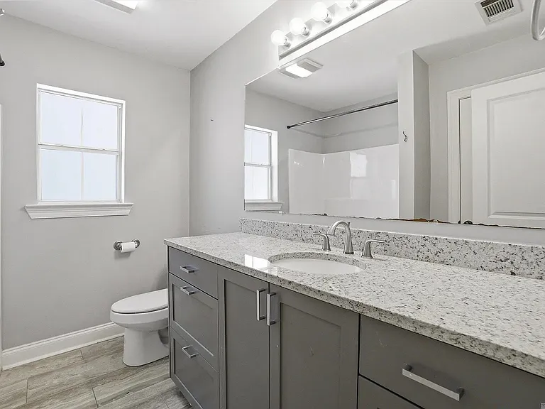 18152 Woodhaven Dr — Photo 5