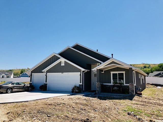2nd image of 562 E Spaulding Way