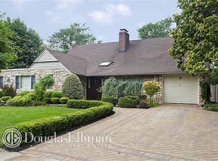 9 Arbor Ln, Merrick, NY 11566