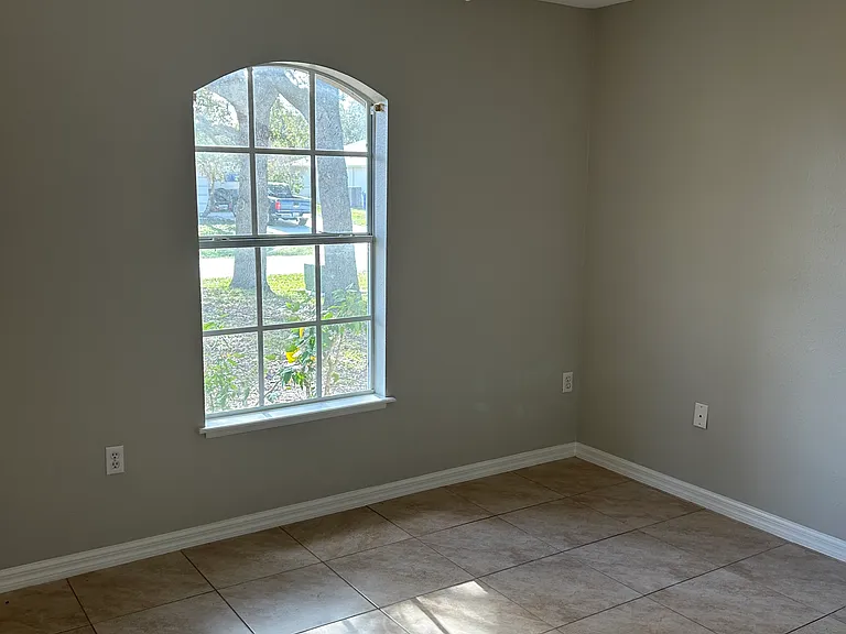468 Biscayne Ln — Photo 7