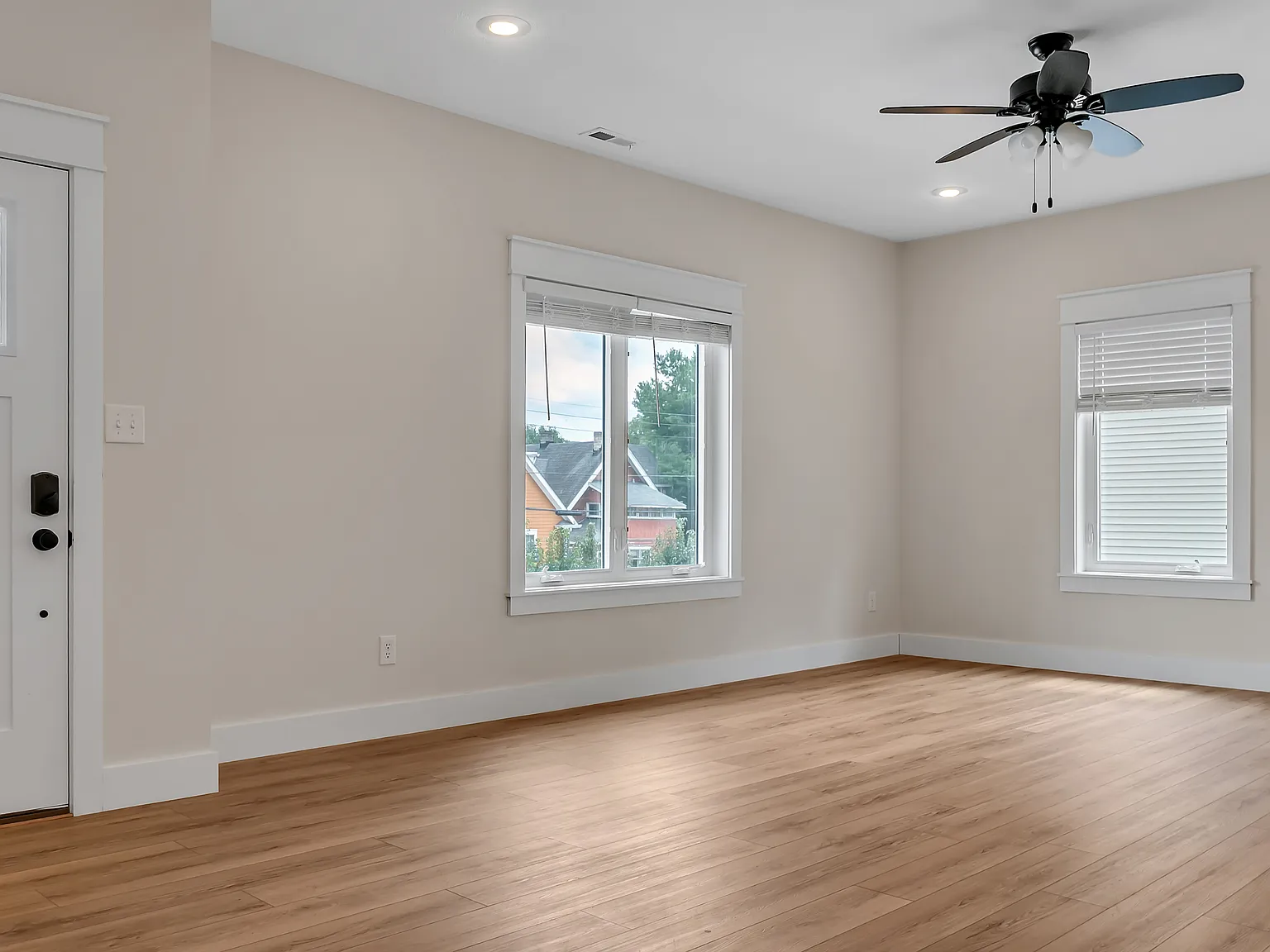 1200 N Woodburn Ave — Photo 4