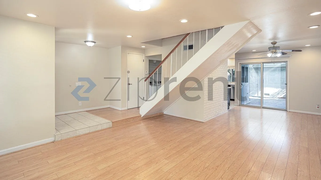 3 bed, 2.5 bath, 1400 sqft, $5,070 — Photo 4