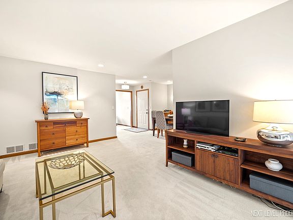 5th image of 241 Auburn Ct #241