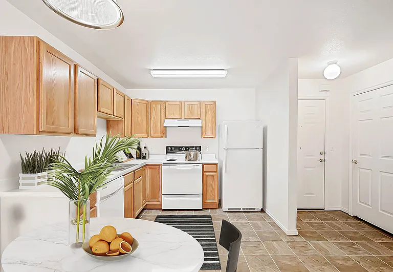 Rose Cove Apartment Homes — Photo 9