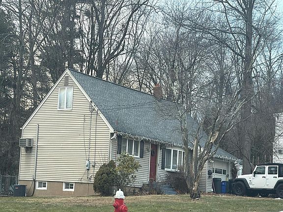 3rd image of 121 Split Rock Ln
