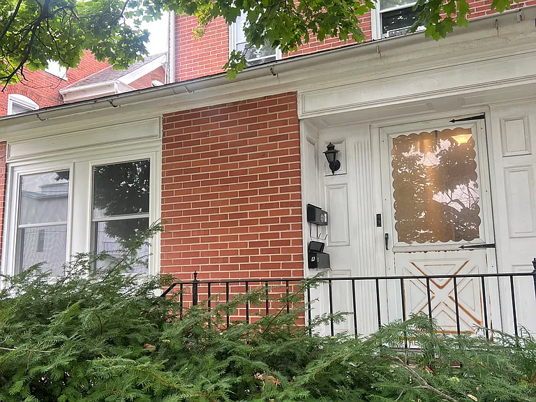 722 W Main St — Photo 1