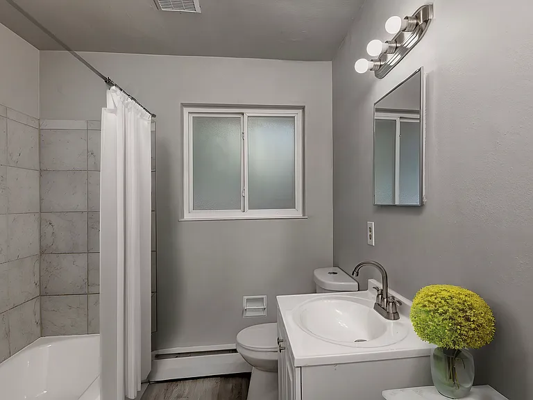 1415 S Corona Ave. — Photo 31