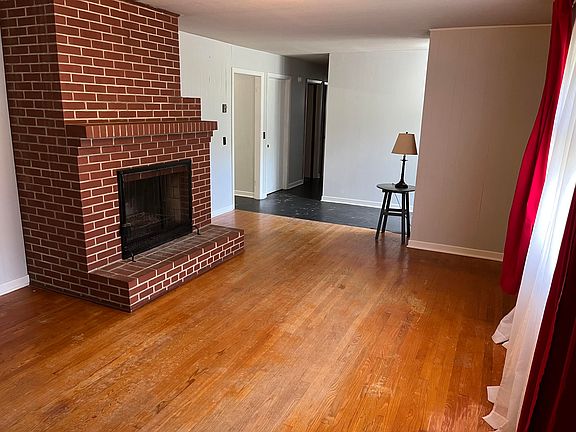 3rd image of 220 Carmack Dr