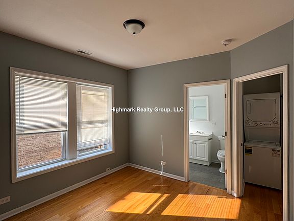 3rd image of 1644 W Pratt Blvd #1B