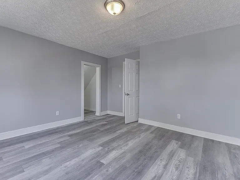 2109 Barth Ave — Photo 9