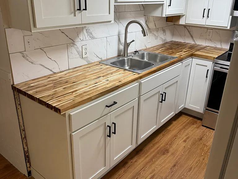 1 N Summit St #4 — Photo 2