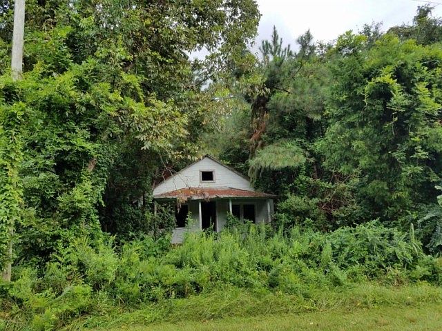 2nd image of 511 Bennett Neck Rd