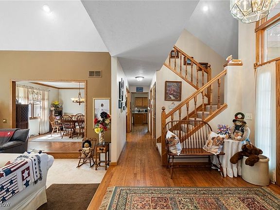 5th image of 105 Barkwood Dr