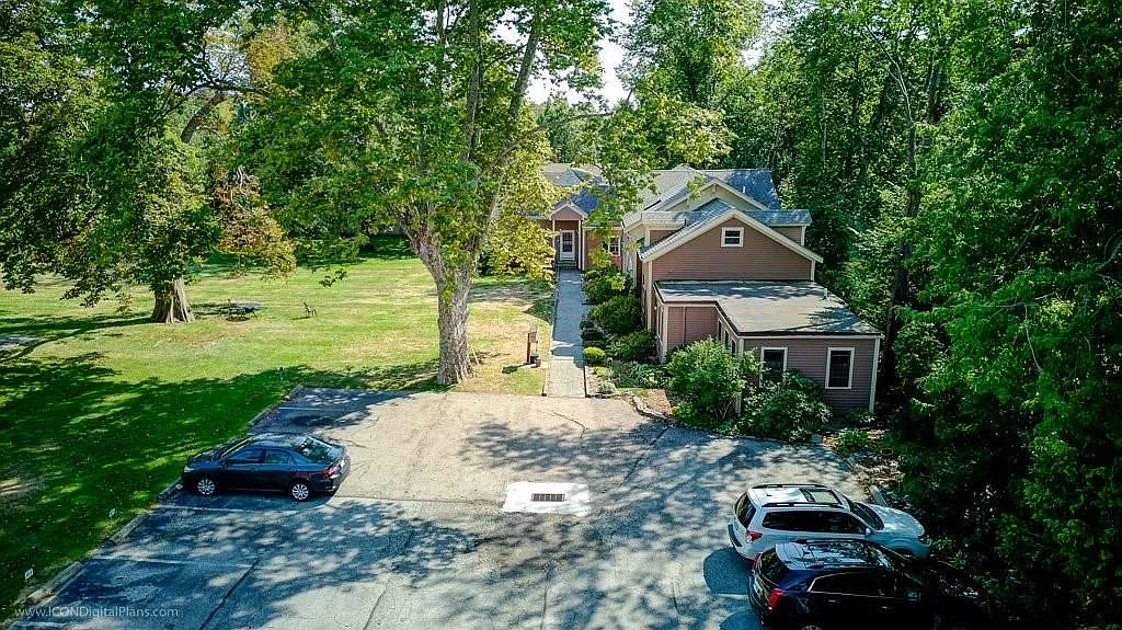 97 Narragansett Ave — Photo 2
