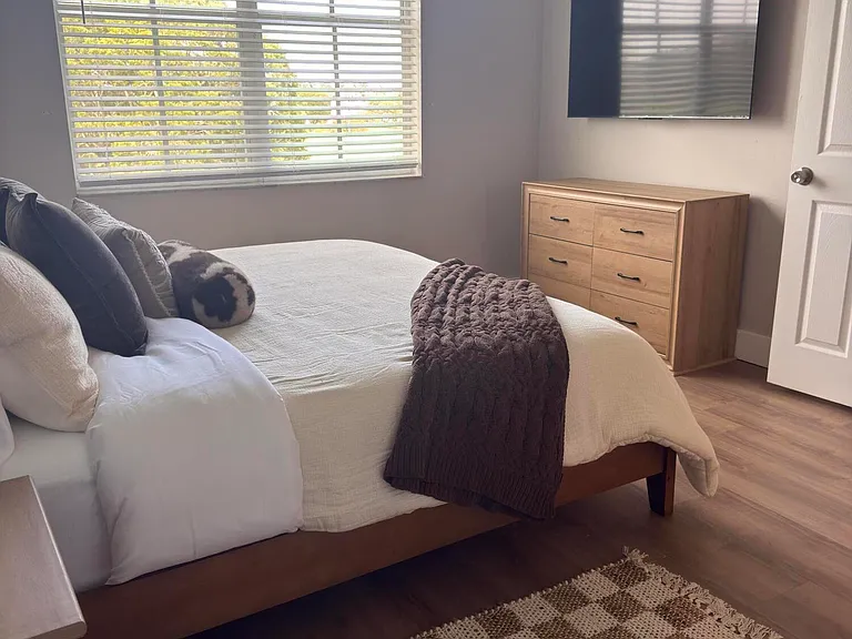 2060 Greenview Shores Blvd — Photo 7