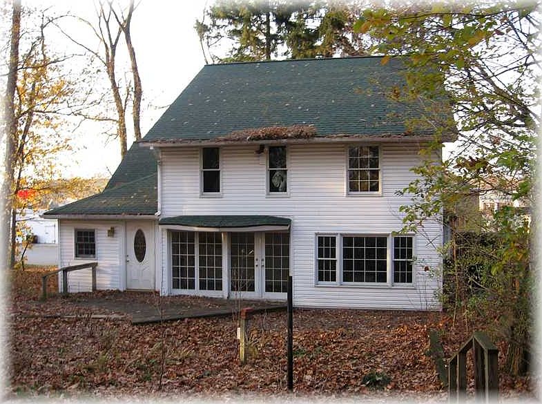 1st image of 1930 Woodland Dr
