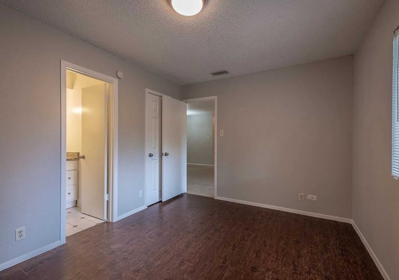 Fully Renovated 3 Bedroom, 2 Bath Duplex in the Heart of North Austin, Adjacent to the Domain — Photo 3