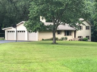 905 Parker Creek Rd, Bon Aqua, TN 37025