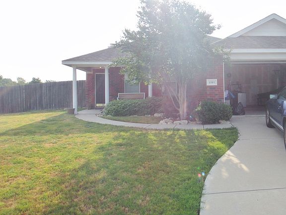 4th image of 1101 Twin Lakes Dr