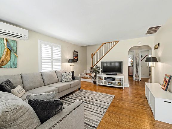 5th image of 4 N Washington Ave