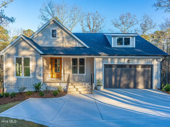 2700 Longleaf Drive SW, Pinehurst, NC 28374