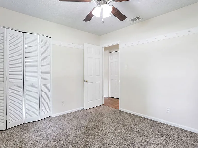 1 Cambridge Ct — Photo 23