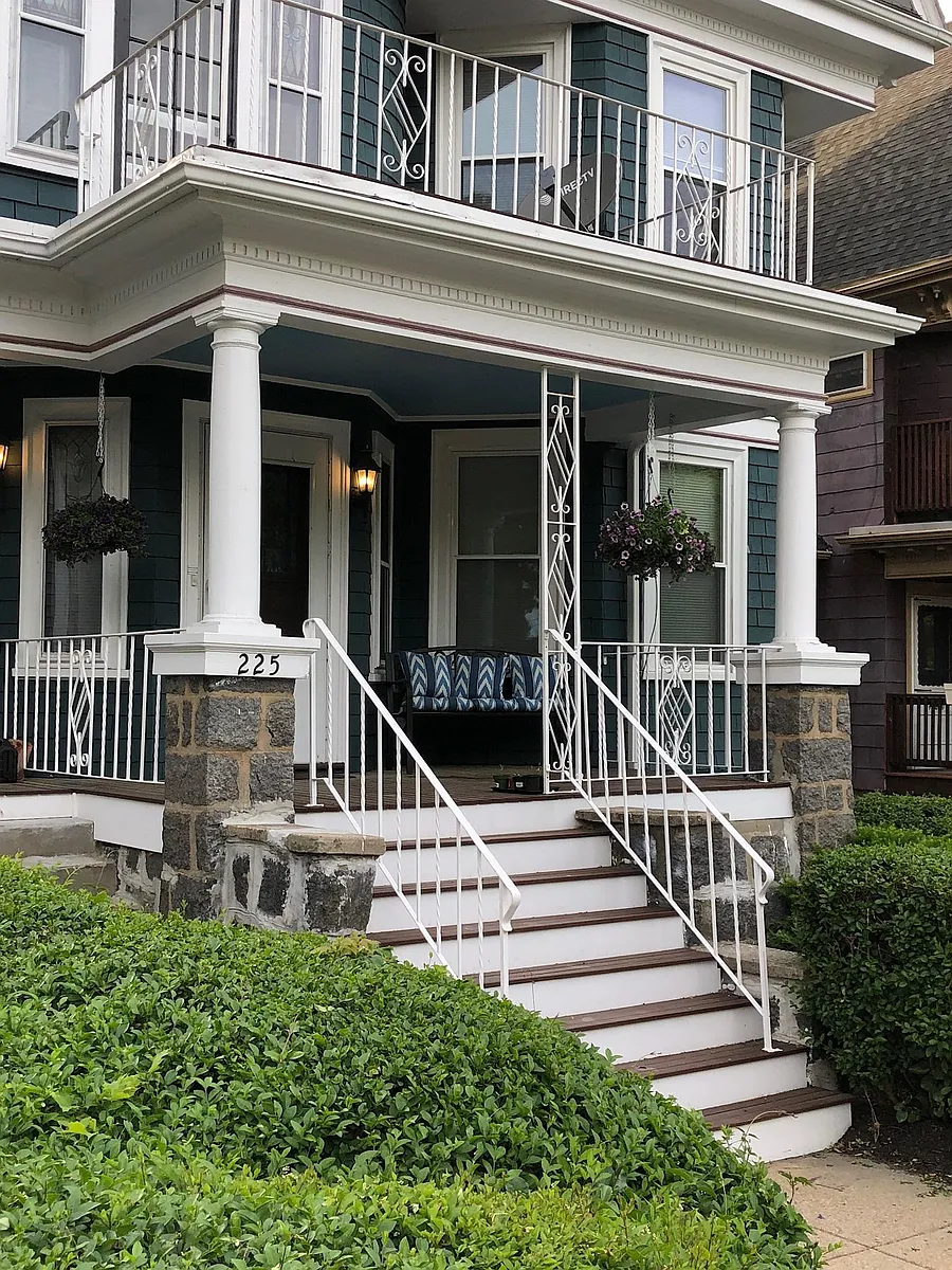 Front House - 225 Walnut Ave #1