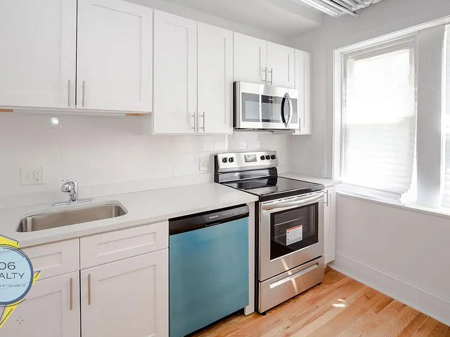 Beautiful Berwyn Apartments on Kenilworth! — Photo 1