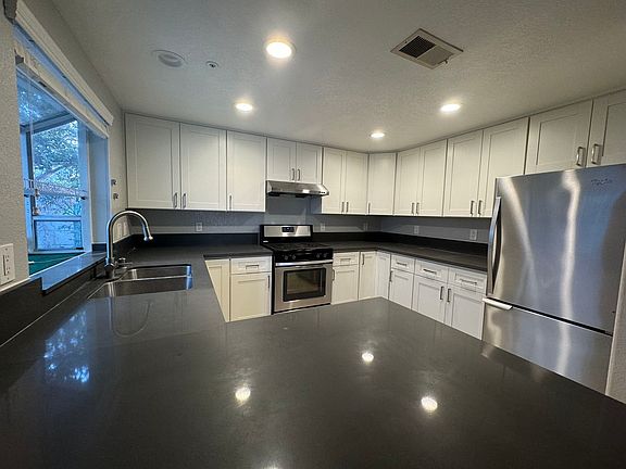 4th image of 439 S Alhambra Ave