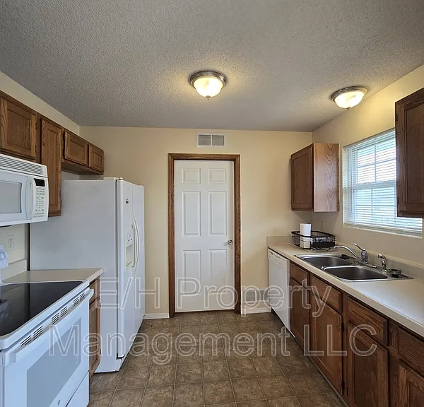 4460 S Elizabeth Ave — Photo 27