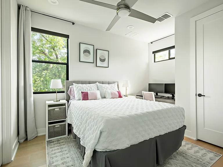 1405 Perez St #2 — Photo 8